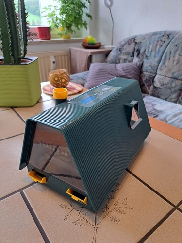 Neuwertige brutmaschine - *neuwertige*,